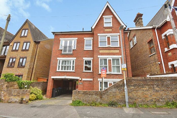 3 Bedroom Flat For Sale In Wrotham Road, Broadstairs, Kent, CT10