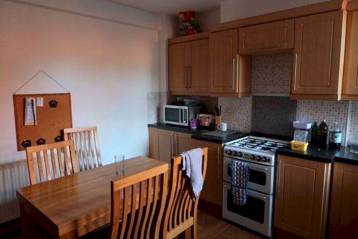 4 Bedroom Semi-Detached House To Rent In Park Road, Nottingham, NG7