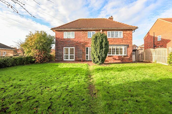 4 Bedroom Detached House For Sale In Selby Road, Eggbrough, DN14