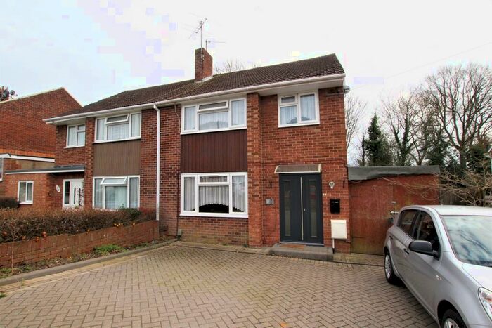 3 Bedroom Semi-Detached House To Rent In Winton Road, Reading, RG2