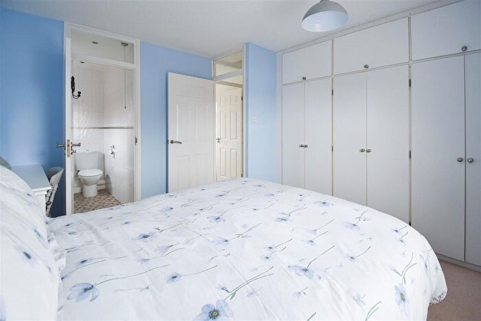 4 Bedroom Detached House For Sale In Moorescroft, Kelvedon Hatch, Brentwood, CM15