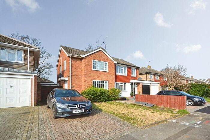 3 Bedroom Semi Detached House For Sale In Quentin Road, Woodley, RG5