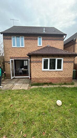 3 Bedroom Semi Detached House To Rent In Dovedale, Luton, LU2