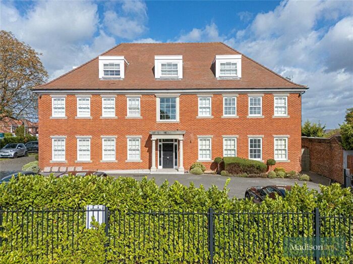 3 Bedroom Penthouse For Sale In Manor Road, Chigwell, Essex, IG7