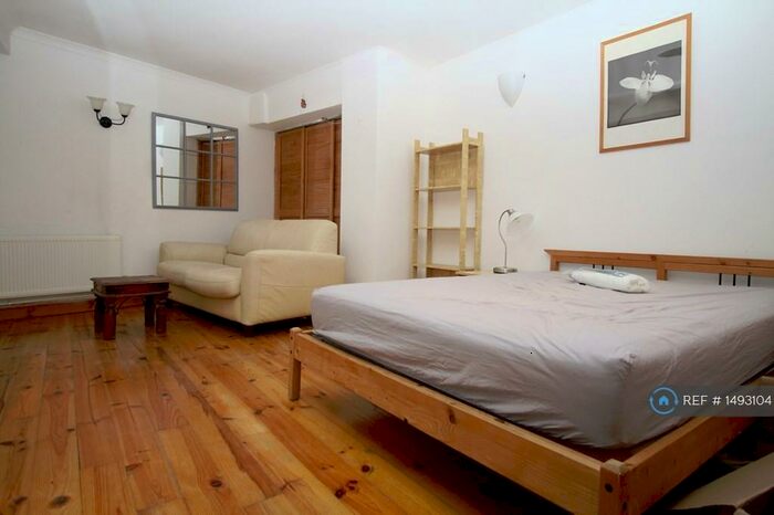 2 Bedroom Flat To Rent In Newington Green, London, N16