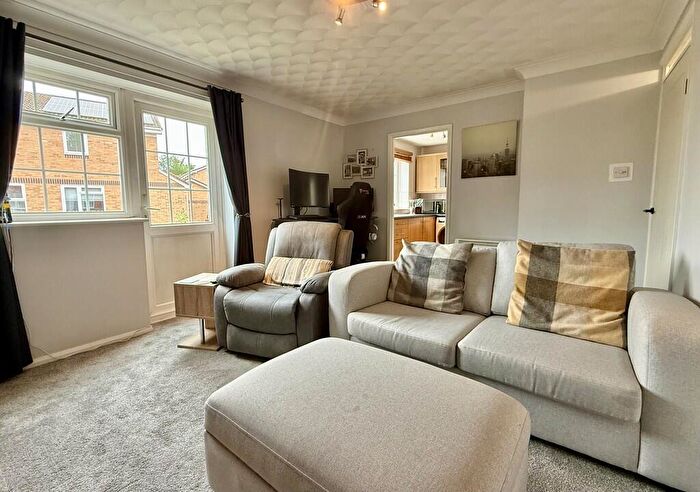 2 Bedroom Maisonette For Sale In Cowslip Close, Carisbrooke Green, Gosport, PO13