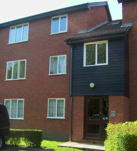 1 Bedroom Flat To Rent In Firs Close, Mitcham CR4