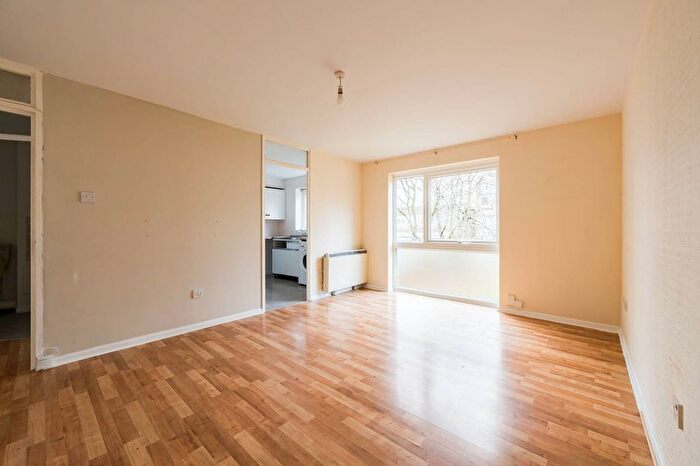 2 Bedroom Flat To Rent In Meads Court, Stratford, London, E15