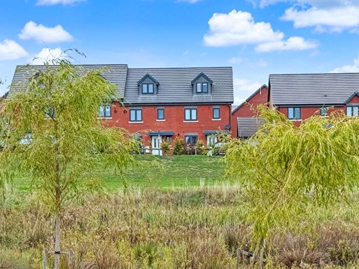 4 Bedroom Terraced House For Sale In Luffield Close, Daventry, NN11
