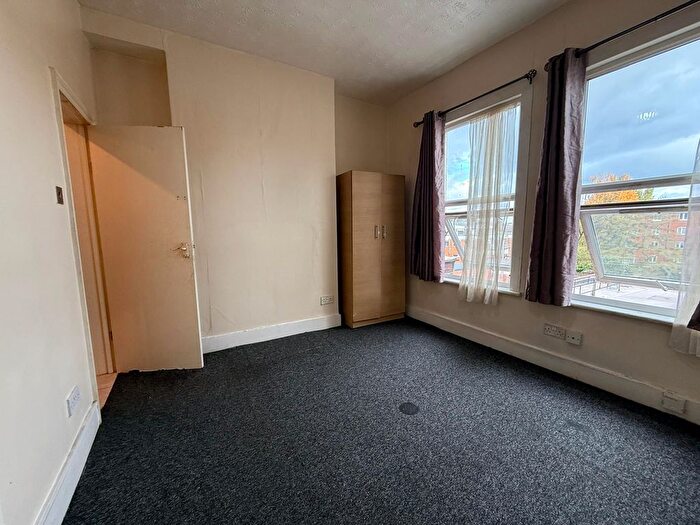 1 Bedroom Semi-Detached House To Rent In Ilford, IG1