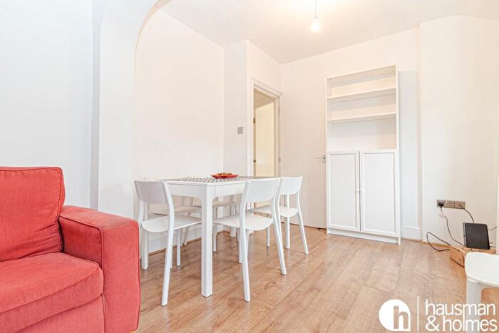 3 Bedroom Flat To Rent In North End Road, Golders Green, NW11