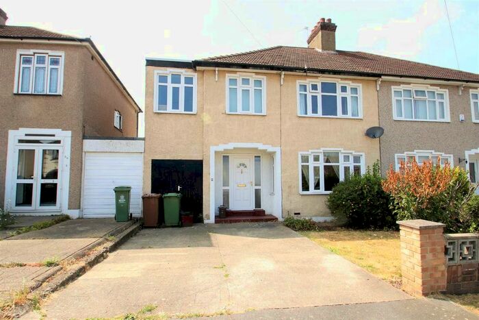 4 Bedroom Semi-Detached House To Rent In Luddesdon Road, Erith, DA8