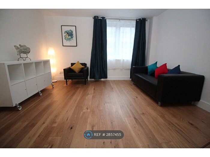 1 Bedroom Flat To Rent In Skyline Plaza Building, London, E1