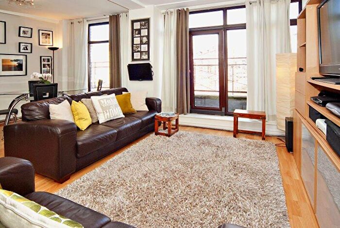 2 Bedroom Apartment To Rent In Oxford Road, Manchester, Greater Manchester, M1