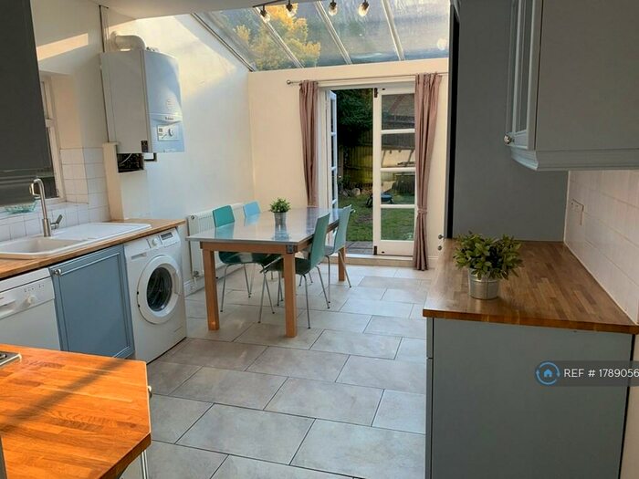 2 Bedroom Maisonette To Rent In Dorothy Road, London, SW11