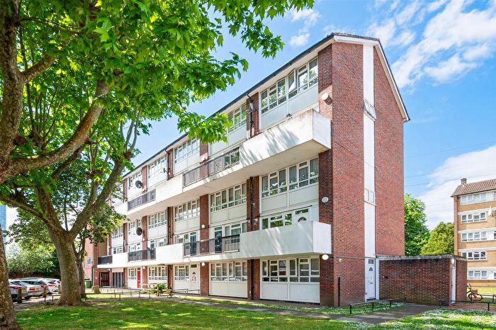 2 Bedroom Flat To Rent In Byegrove Road, Colliers Wood, SW19