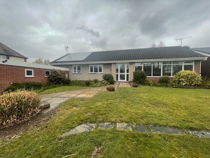 3 Bedroom Bungalow To Rent In Woodford Road, Hucknall, Nottingham, NG15
