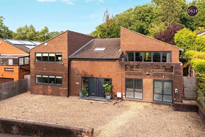 5 Bedroom Detached House For Sale In Hempstead Road, Watford, Hertfordshire, WD17
