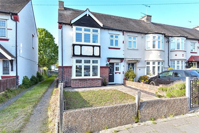 3 Bedroom End Of Terrace House For Sale In The Fairway, Gravesend, Kent, DA11