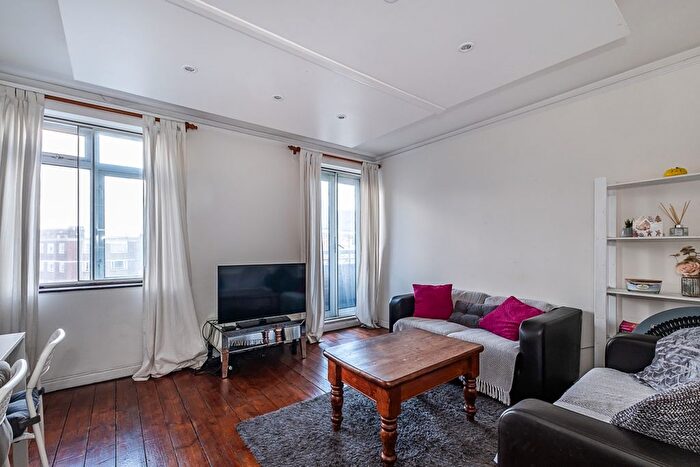 3 Bedroom Flat To Rent In Keswick Road, London, SW15