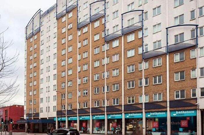 2 Bedroom Flat To Rent In Skyline Plaza, Commercial Road, London, E1