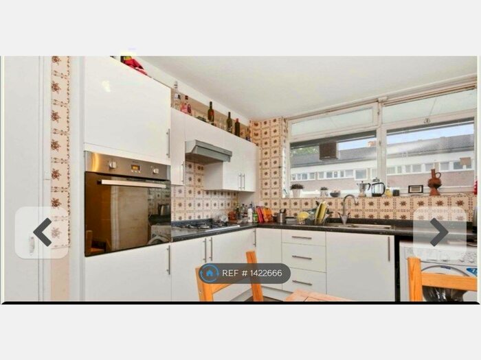 3 Bedroom Maisonette To Rent In Laxfield Court, London, E8