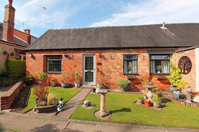 2 Bedroom Barn Conversion For Sale In Brook Court, Thulston, DE72