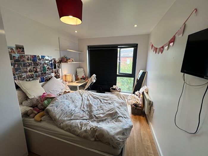 1 Bedroom Studio To Rent In The Pavillion, St Michaels Lane, Headingley, Leeds, LS6