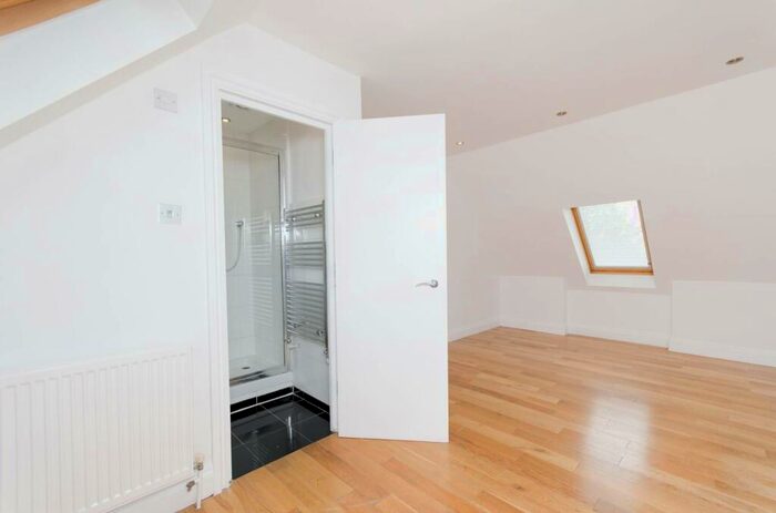 3 Bedroom Flat To Rent In All Souls Avenue, Kensal Green, London, NW10