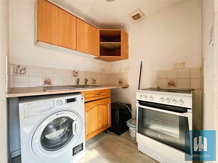 1 Bedroom Flat To Rent In Leeds Road, Huddersfield, HD2