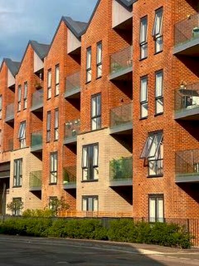 2 Bedroom Flat To Rent In Queens Road, East Grinstead, RH19