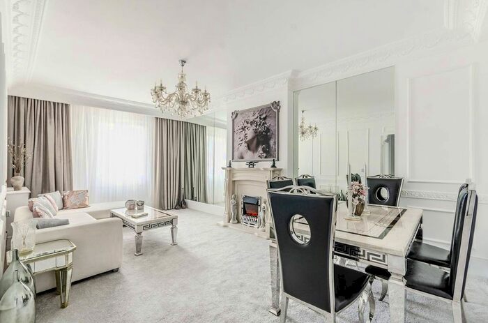 2 Bedroom Flat To Rent In Westbourne Street, Hyde Park Estate, London, W2