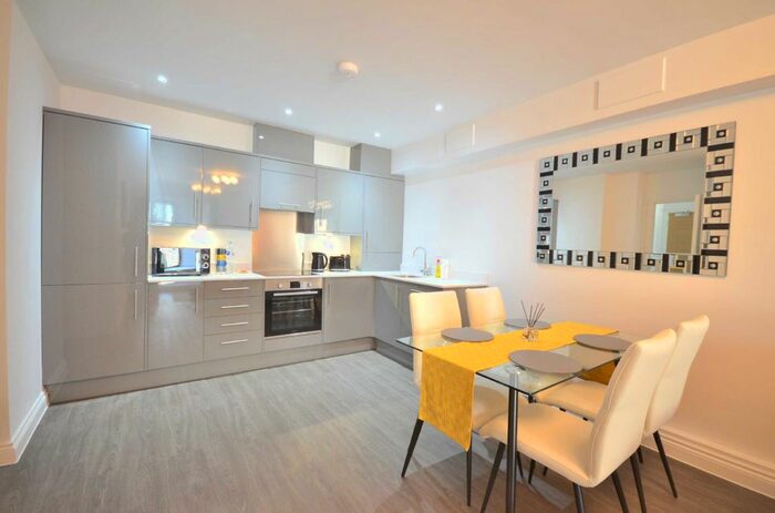 2 Bedroom Flat To Rent In Mariners Court, Gloucester, GL1