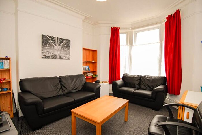 4 Bedroom House To Rent In Glen Park Avenue, Plymouth, PL4
