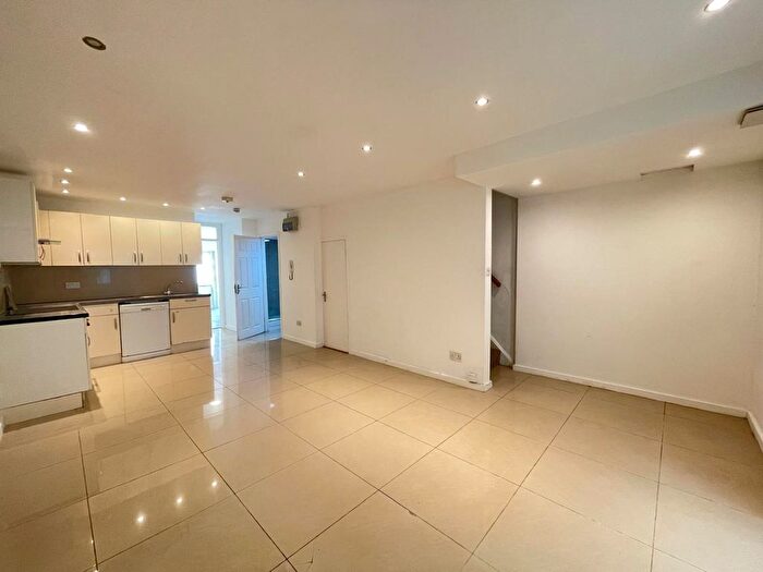 2 Bedroom Flat To Rent In Lower Ground Floor Flat, Lillie Road, London, SW6