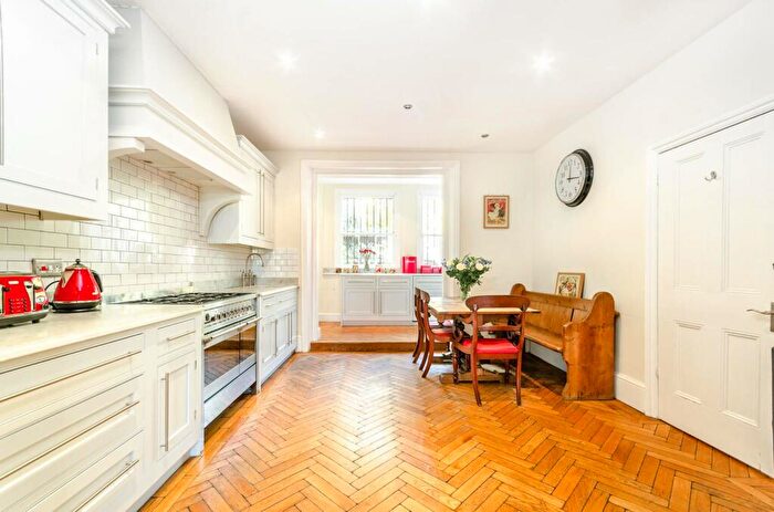 4 Bedroom Semi-Detached House To Rent In Junction Road, Tufnell Park, London, N19