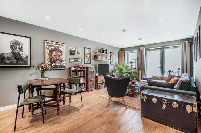 2 Bedroom Flat For Sale In High Road Leyton, London, E10