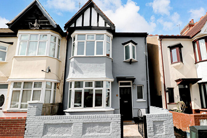 3 Bedroom Semi-Detached House To Rent In Tintern Avenue, Westcliff-on-sea, SS0