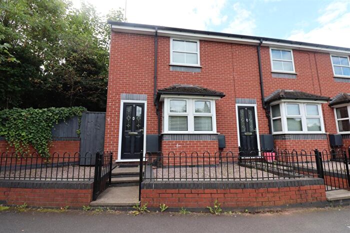 3 Bedroom House To Rent In Weycroft Mews, Crewe, CW1