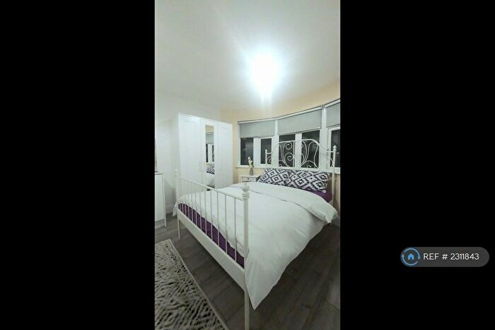 Studio To Rent In Finchley, London, N3