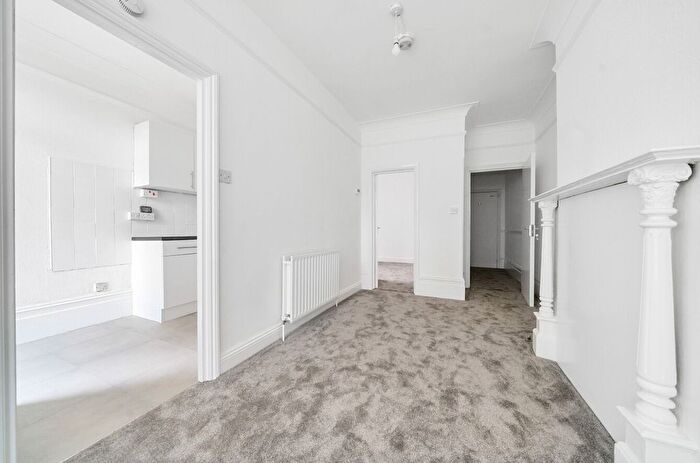 1 Bedroom Flat For Sale In South Norwood Hill, London, SE25