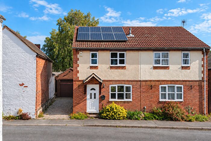 2 Bedroom Semi-Detached House For Sale In Church Road, Barlestone, CV13
