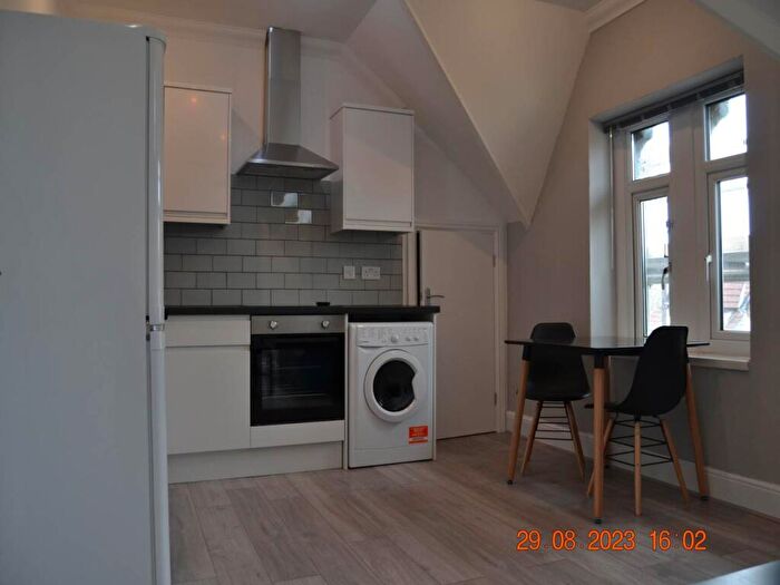 2 Bedroom Flat To Rent In Claude Road, Roath, Cardiff, CF24