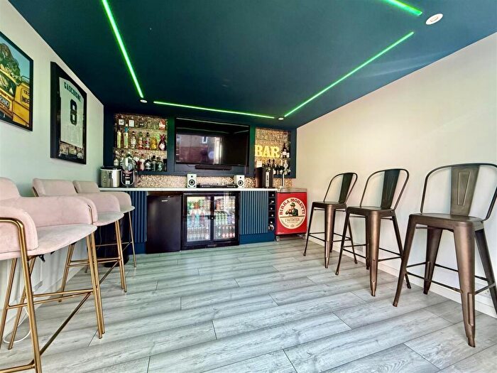 1 Bedroom Apartment For Sale In Summersdeane, Southwick, Brighton, BN42