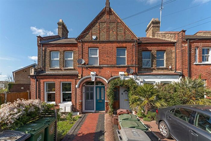 2 Bedroom Maisonette For Sale In Warner Road, Walthamstow, E17