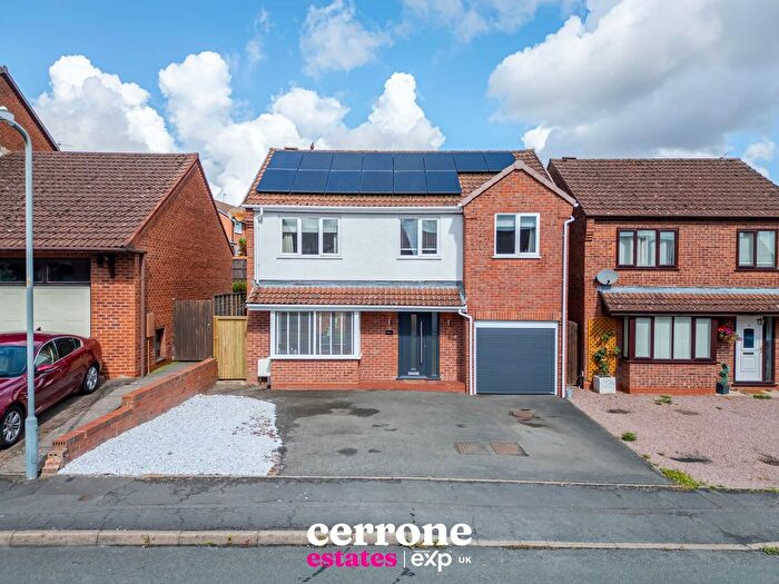 4 Bedroom Detached House For Sale In Miller Close, Bromsgrove, B60