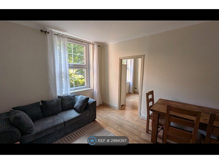 2 Bedroom Flat To Rent In Matilda House, London, E1W