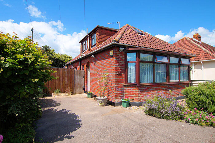 4 Bedroom Detached Bungalow For Sale In Bayly Avenue, Portchester, PO16