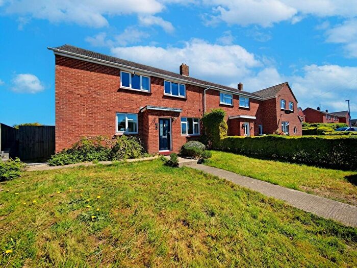 3 Bedroom End Of Terrace House For Sale In Fullers Close, Melksham, SN12