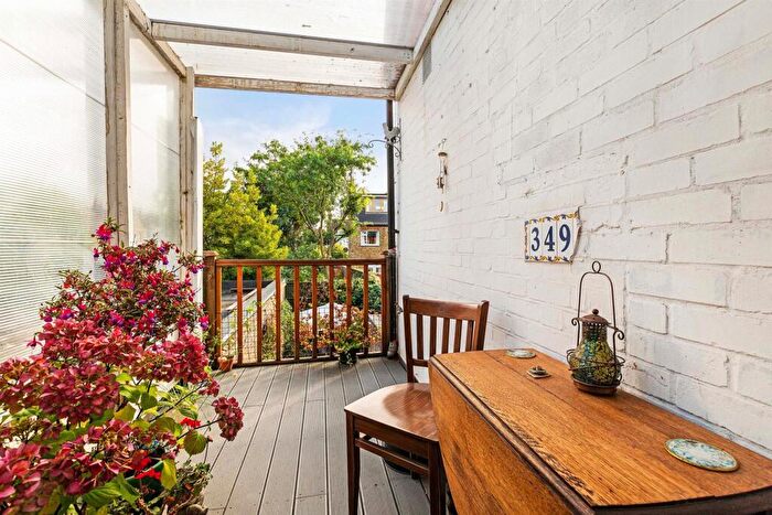 2 Bedroom Flat To Rent In Upper Richmond Road West, East Sheen, SW14